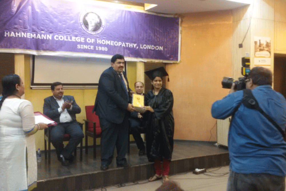 Dr. Manisha Saney Qualification
